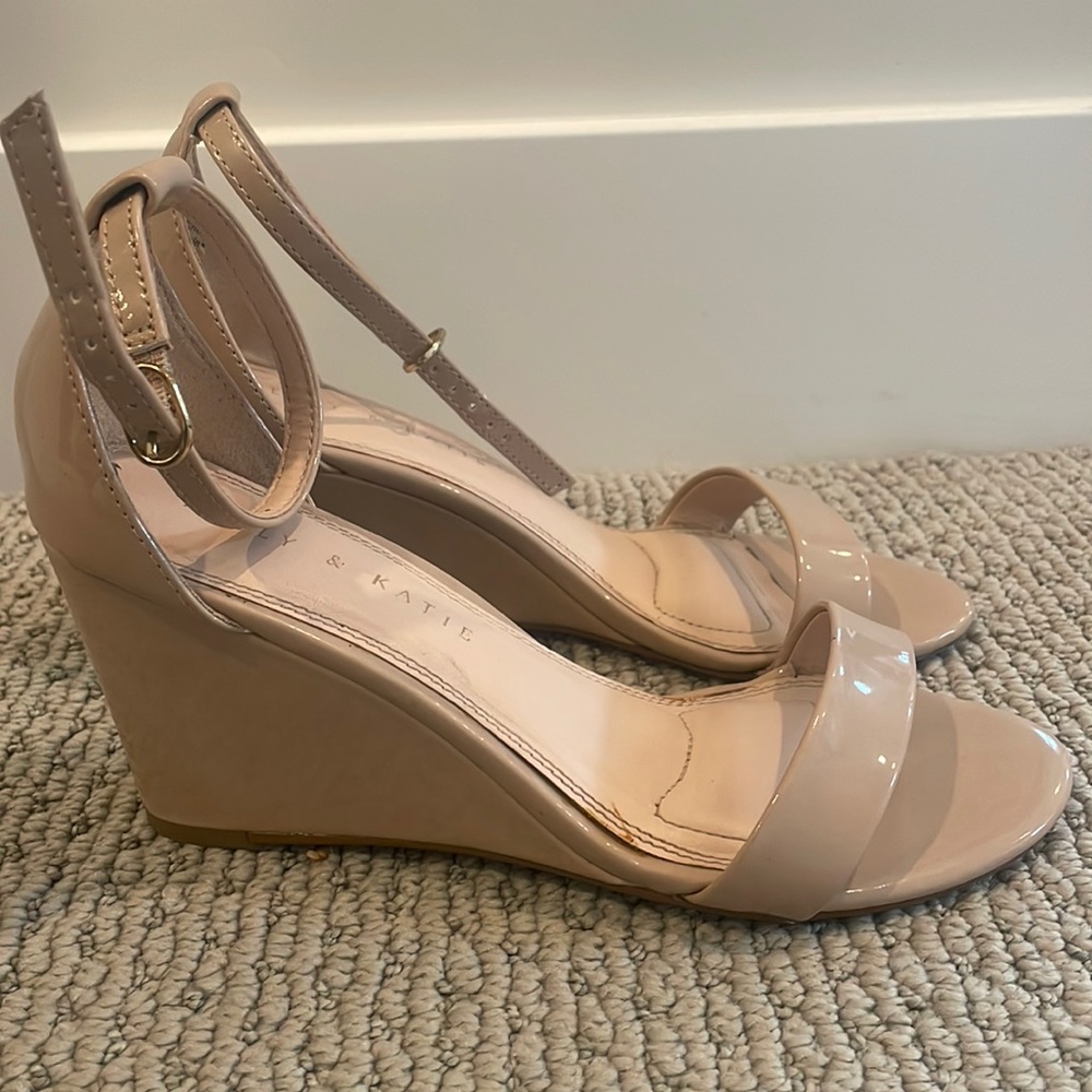 Kelly & Katie Himesta Wedge: Beige